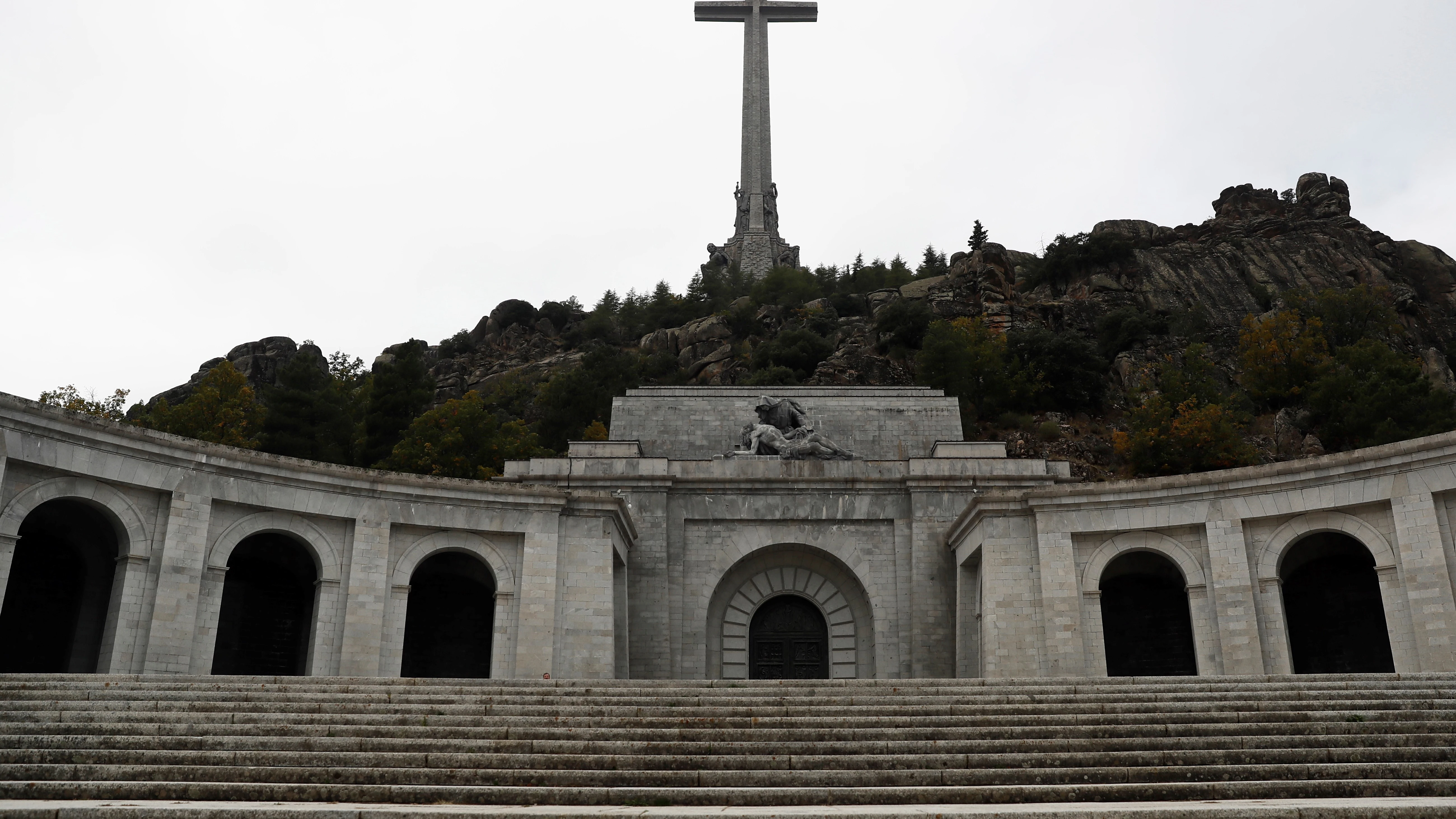 La familia de Primo de Rivera se adelanta al Gobierno y pide exhumar sus restos