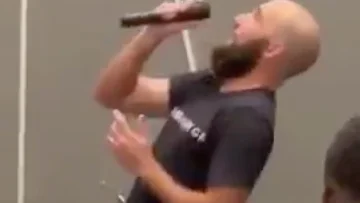 Gonzalo Higuaín cantando y bailando 'Despacito'