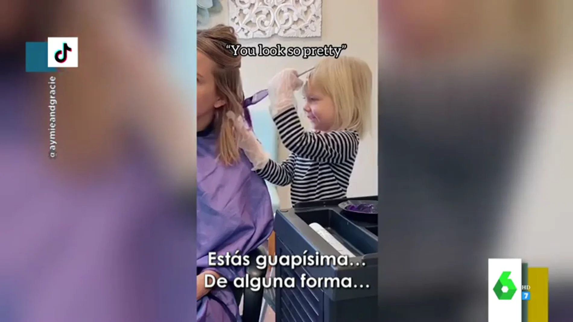El atrevido vídeo viral en el que una mujer deja a su hija de cuatro años teñirle el pelo de morado