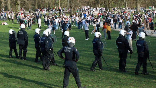 Imagen de la Policía belga interviniendo en el parque Bois de la Cambre Redada Bélgica
