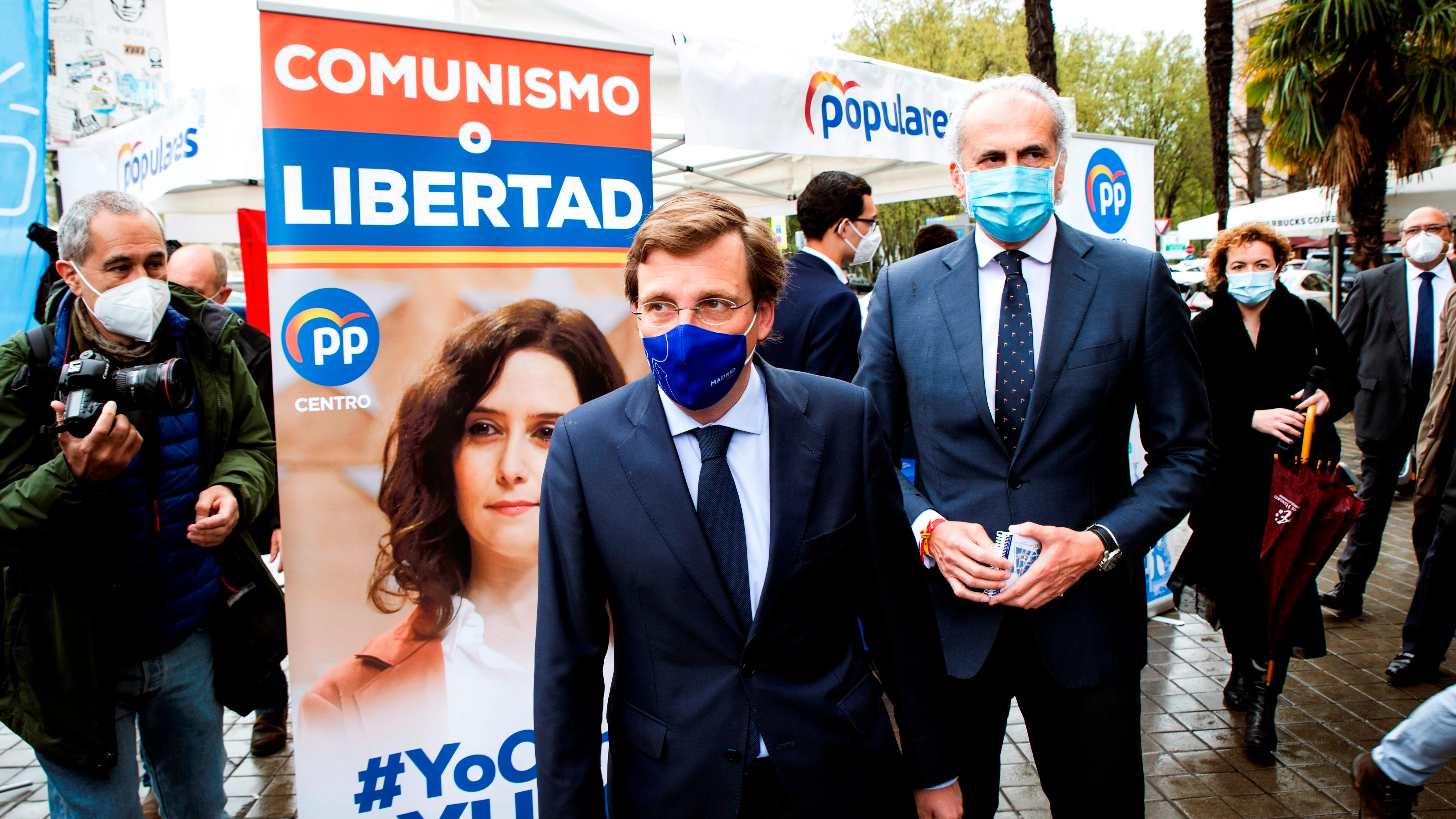 José Luis Martínez-Almeida, alcalde de Madrid, junto al consejero de Sanidad, Ruiz Escudero