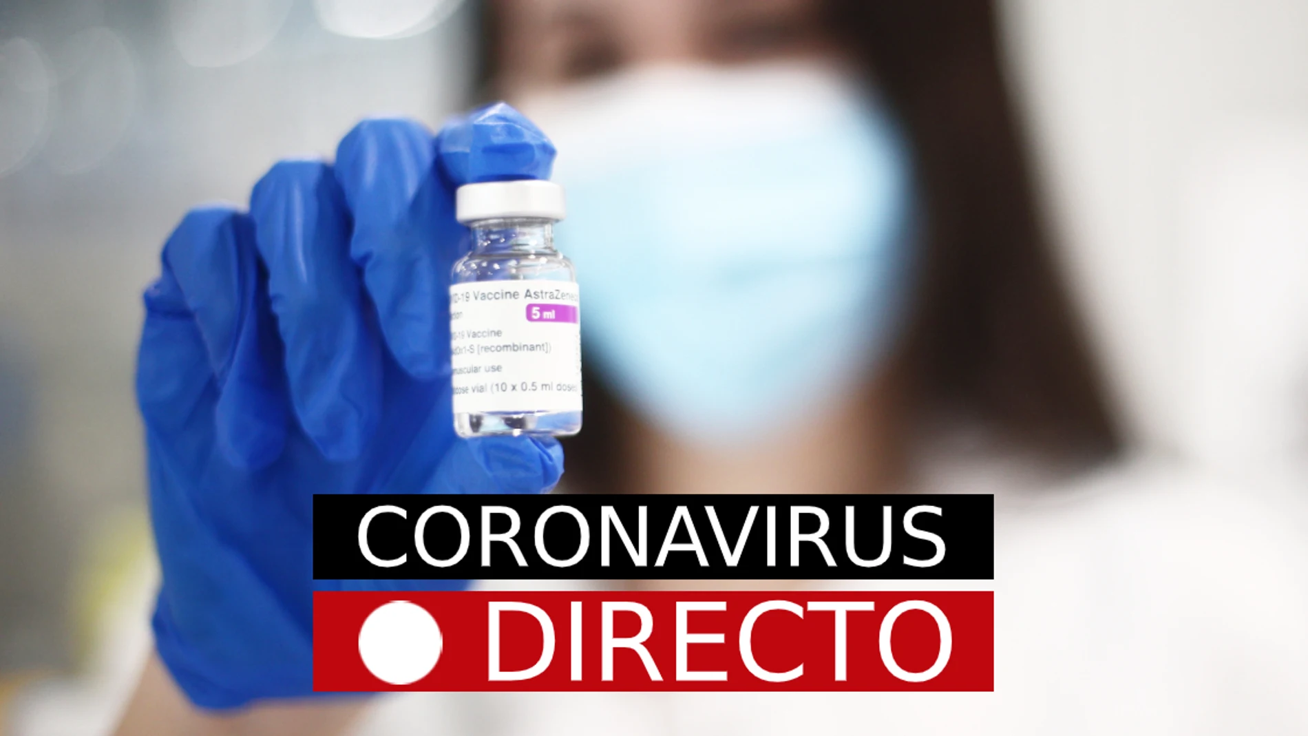 Imagen de una sanitaria con una vacuna contra el coronavirus