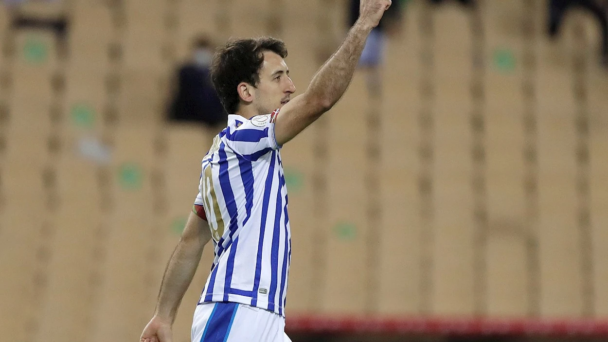 Oyarzabal celebra un gol con la Real Sociedad