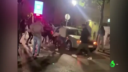 La policía investiga una brutal pelea entre dos jóvenes en Jaén al cierre de los bares por el toque de queda La policía investiga una brutal pelea entre dos jóvenes en Jaén al cierre de los bares por el toque de queda