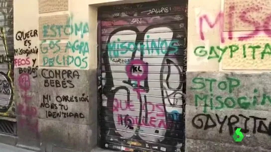 La fachada de COGAM amanece con insultos homófobos y tránsfobos: "Ley Trans es misoginia y capitalismo" La fachada de COGAM amanece con insultos homófobos y tránsfobos: "Ley Trans es misoginia y capitalismo"