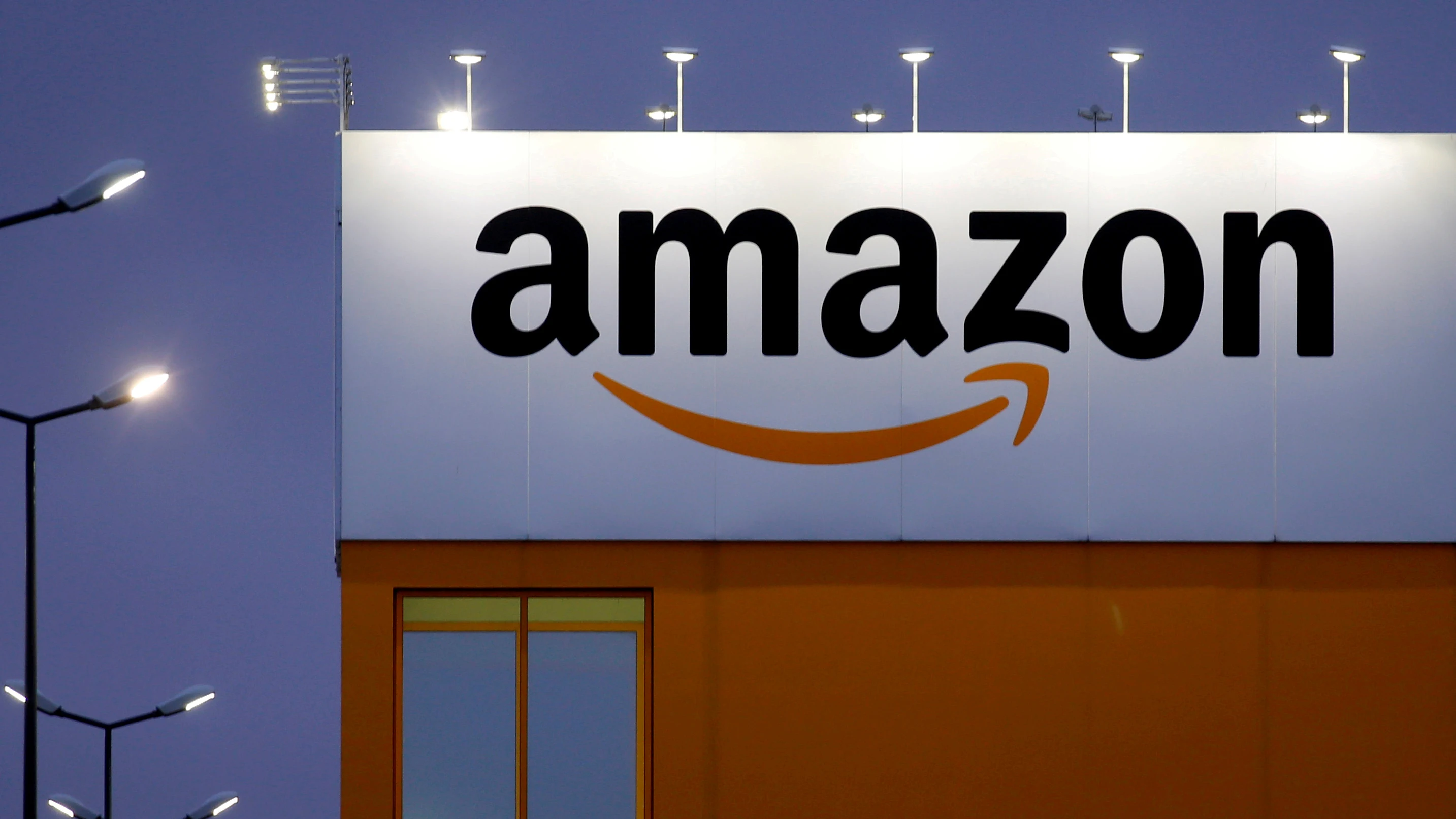 La fachada de un edificio de Amazon