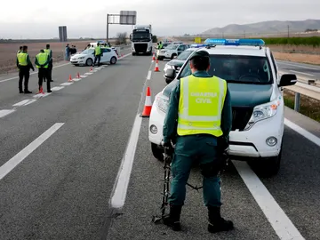 Control de la Guardia Civil situado en la A-31, a la entrada de Alicante, desde Madrid Control de la Guardia Civil situado en la A-31, a la entrada de Alicante, desde Madrid