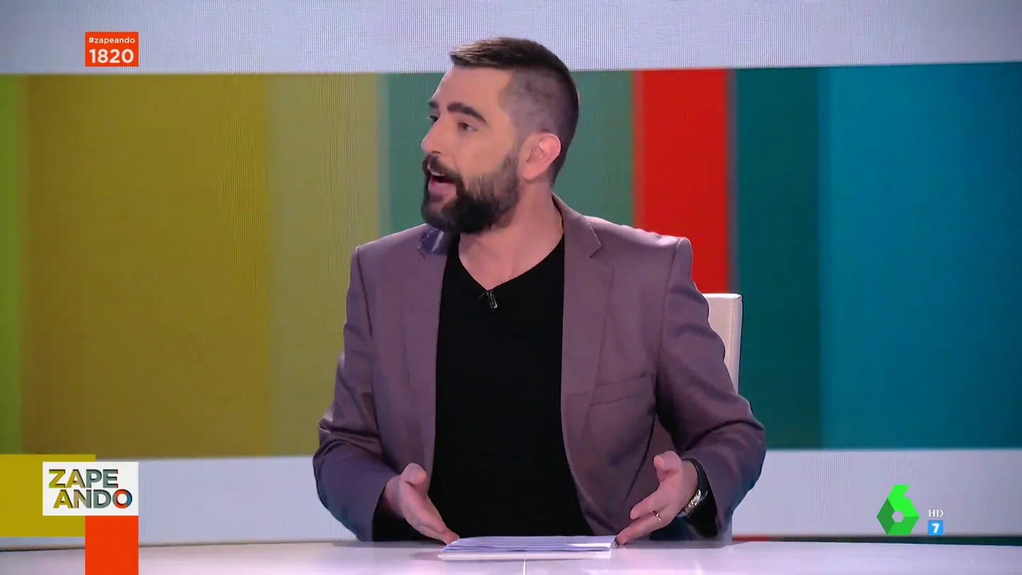 El despiste de Dani Mateo en directo al hablar de "la coca" de su abuela: "¿Por qué no me cortáis?" El despiste de Dani Mateo en directo al hablar de "la coca" de su abuela: "¿Por qué no me cortáis?"