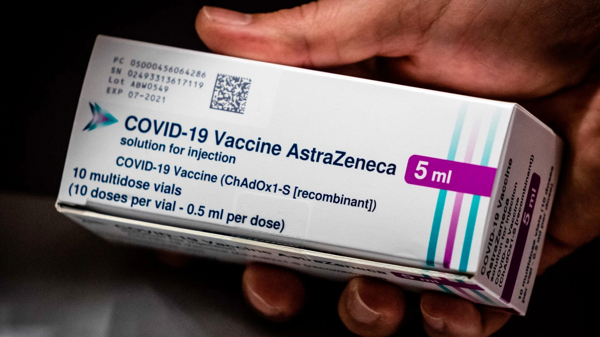 La probabilidad de desarrollar un trombo con la vacuna de AstraZeneca es de un 0,2% entre 100.000 vacunados