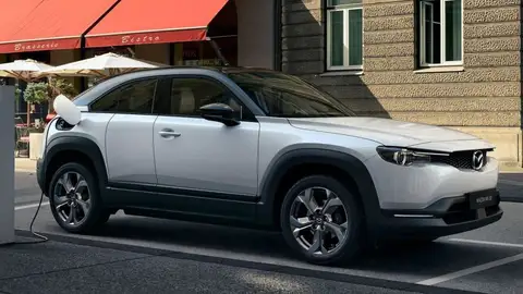 Venta de coches eléctricos casi la mitad de los encuestados conoce el coste de repostar un coche eléctrico