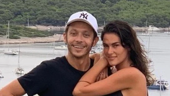 Valentino Rossi junto a su novia, Francesca Sofia Valentino Rossi junto a su novia, Francesca Sofia
