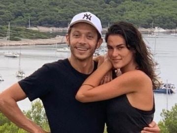 Valentino Rossi junto a su novia, Francesca Sofia
