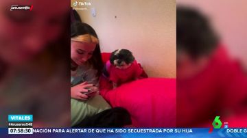 Así es el perro 'tiktoker' que sonríe cada vez que le hacen una fotografía