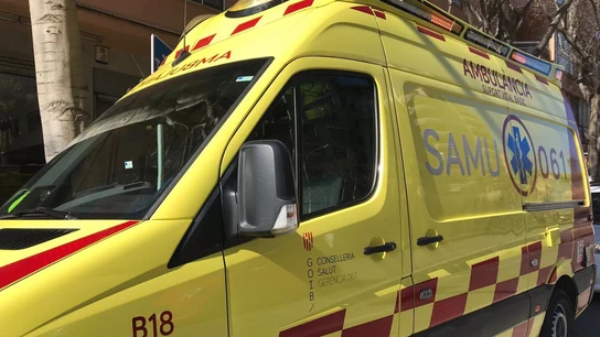 Una ambulancia del 061 en Mallorca (archivo) Una ambulancia del 061 en Mallorca.