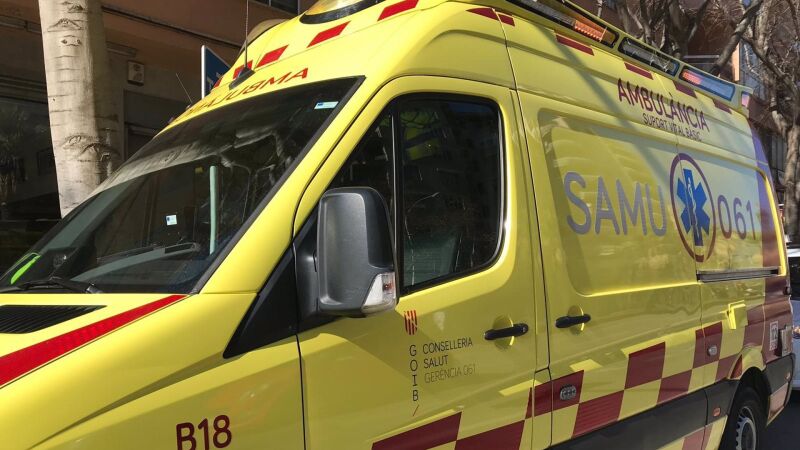 Una ambulancia del 061 en Mallorca (archivo)