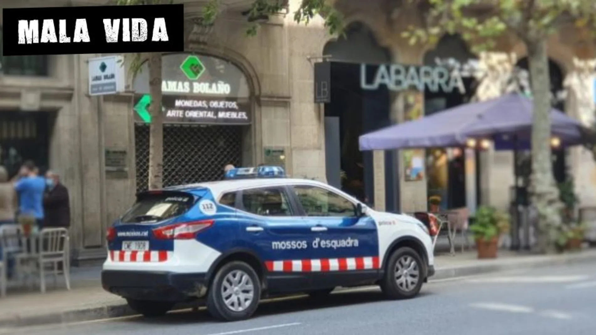 Un coche de los Mossos delante de Lamas Bolaño Un coche de los Mossos delante de Lamas Bolaño