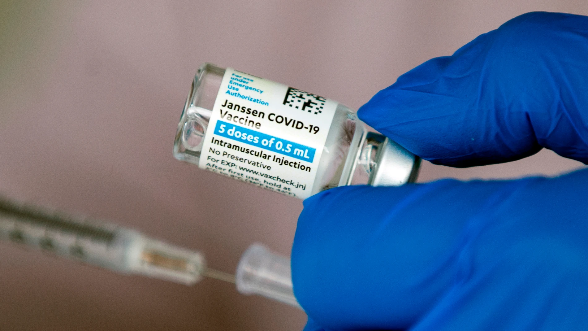 A3 Noticias 1 (13-04-21) Estados Unidos pide suspender la vacunación con Janssen tras varios casos de trombos