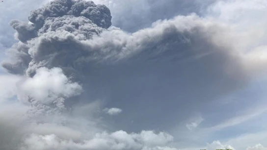 Erupción de un volcán en San Vicente Erupción de un volcán en San Vicente