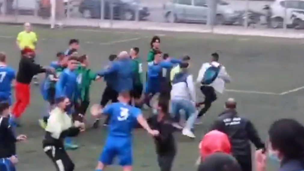 Brutal pelea en el Bon Pastor - UD Carmelo de la Tercera División catalana