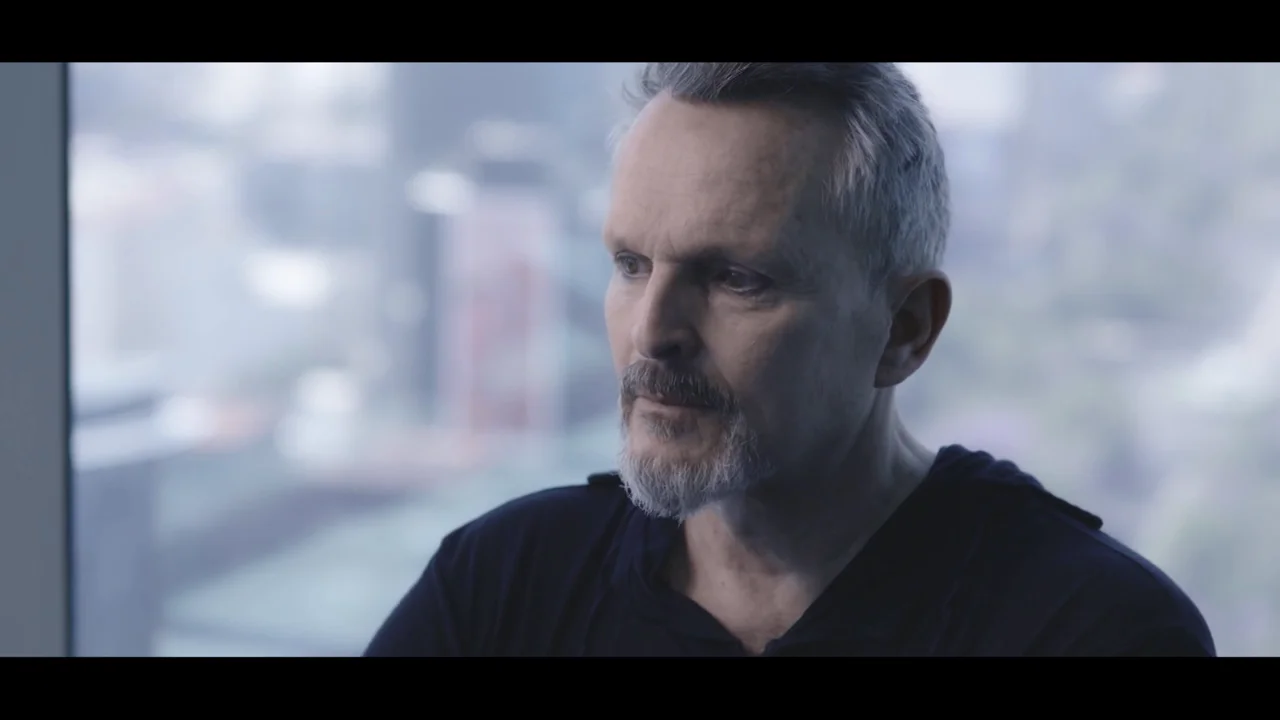 La emoción de Miguel Bosé al desvelar el mayor choque con su padre, Luis Miguel Dominguín: "Fui a por él a darle puñetazos"