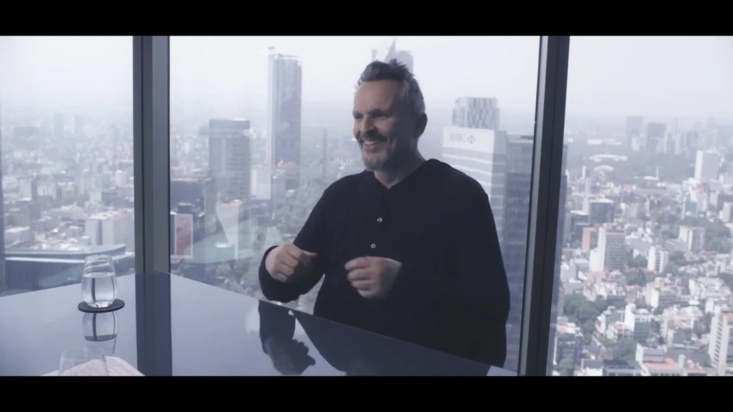Miguel Bosé cuenta cómo es su relación con sus hijos siendo "padre soltero": "Soy padre y madre" Miguel Bosé cuenta cómo es su relación con sus hijos siendo "padre soltero": "Soy padre y madre"