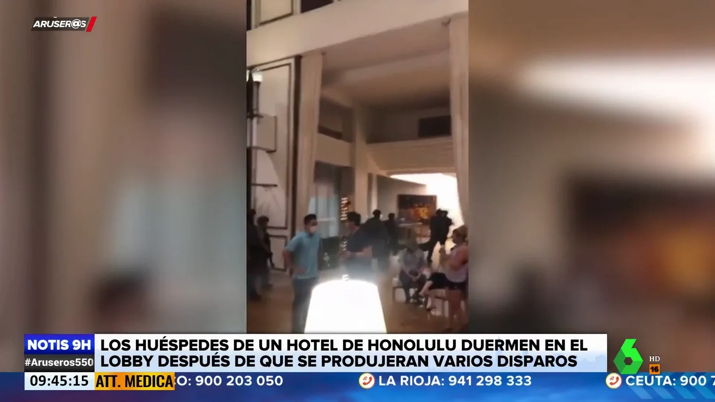 Un hombre se atrinchera en una habitación de hotel y dispara contra todo el personal Un hombre se atrinchera en una habitación de hotel y dispara contra todo el personal