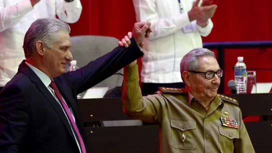 Miguel Díaz-Canel Bermúdez, presidente de la República, junto al General de Ejército Raúl Castro Miguel Díaz-Canel Bermúdez, presidente de la República, junto al General de Ejército Raúl Castro