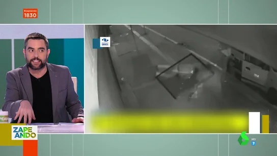 El susto de Dani Mateo al ver el inesperado final de un robo en plena calle: "¿Pero habéis visto al que se ha matado?" El susto de Dani Mateo al ver el inesperado final de un robo en plena calle: "¿Pero habéis visto al que se ha matado?"