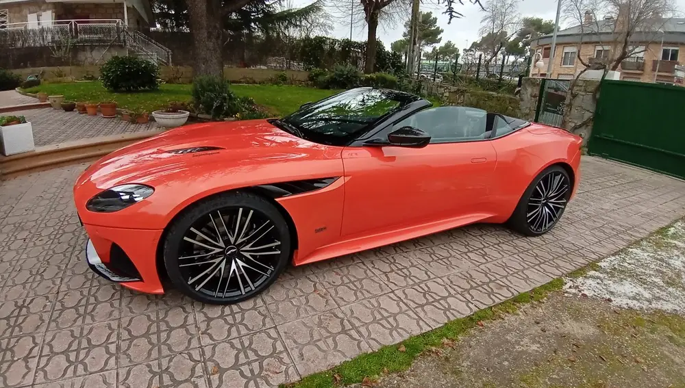 Aston Martin DBS Superleggera Volante