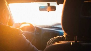 Conecta tu móvil a los altavoces del coche