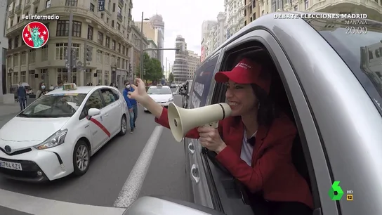 Los 'gritos' de Ayuso por Madrid en plena campaña electoral: "¡Coleta, iluso, te va a ganar Ayuso!" Los 'gritos' de Ayuso por Madrid en plena campaña electoral: "¡Coleta, iluso, te va a ganar Ayuso!"