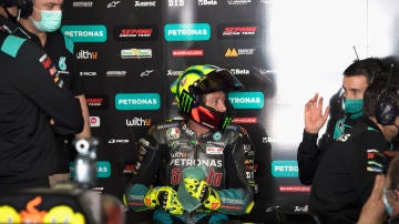 Valentino Rossi, en el 'box' de Petronas