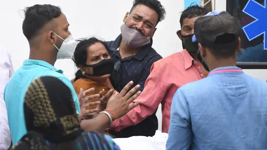 Mueren 22 pacientes de covid en India al cortarse el suministro de oxígeno. Mueren 22 pacientes de covid en India al cortarse el suministro de oxígeno.