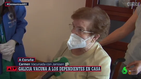 Carmen, primera vacunada con Janssen en A Coruña Carmen ARV