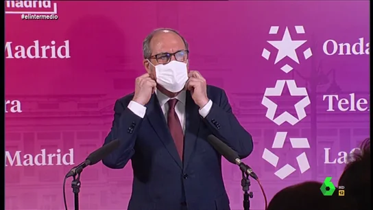 Lo que no se vio del debate: así fue el mal rato de Gabilondo al no ver nada frente a las cámaras Lo que no se vio del debate: así fue el mal rato de Gabilondo al no ver nada frente a las cámaras