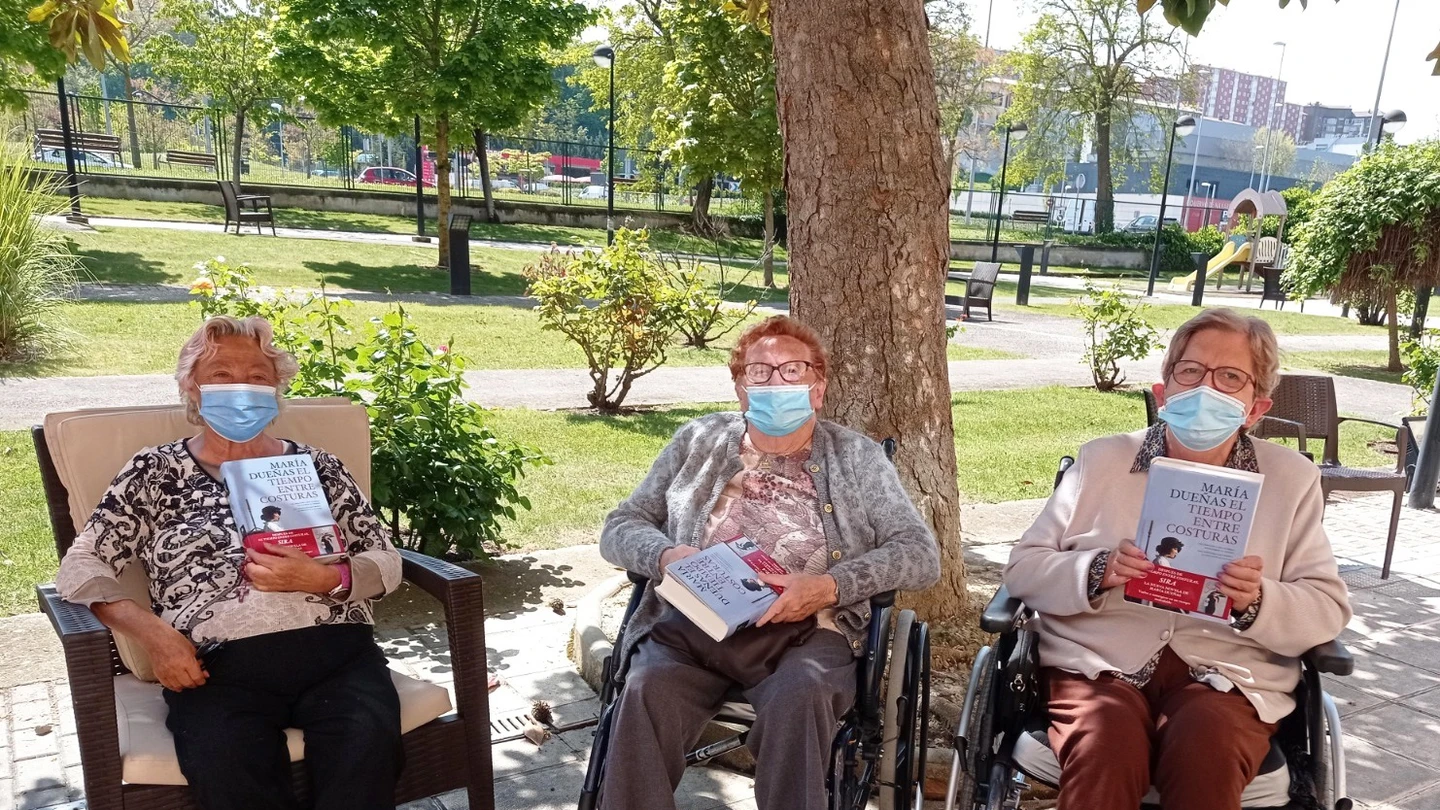 Atresmedia lanza sus Clubs de Lectura dinamizados por voluntarios del grupo para acompañar a personas mayores Atresmedia lanza sus Clubs de Lectura dinamizados por voluntarios del grupo para acompañar a personas mayores