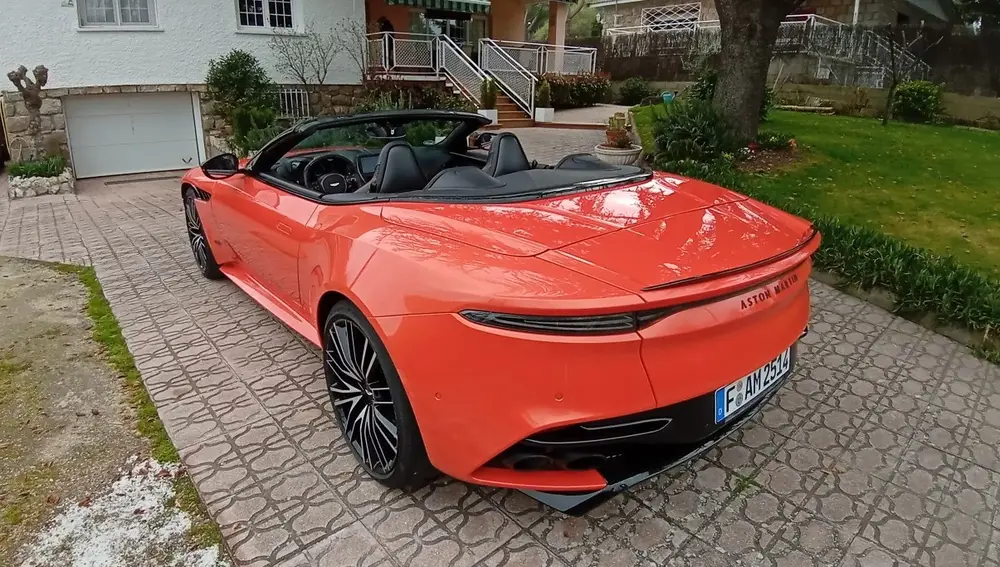 Aston Martin DBS Volante Superleggera