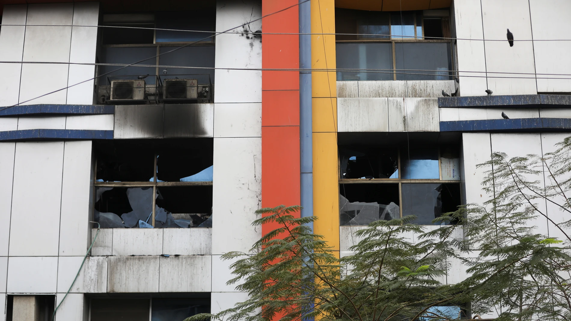 La fachada del hospital de Maharashtra (India) tras el incendio