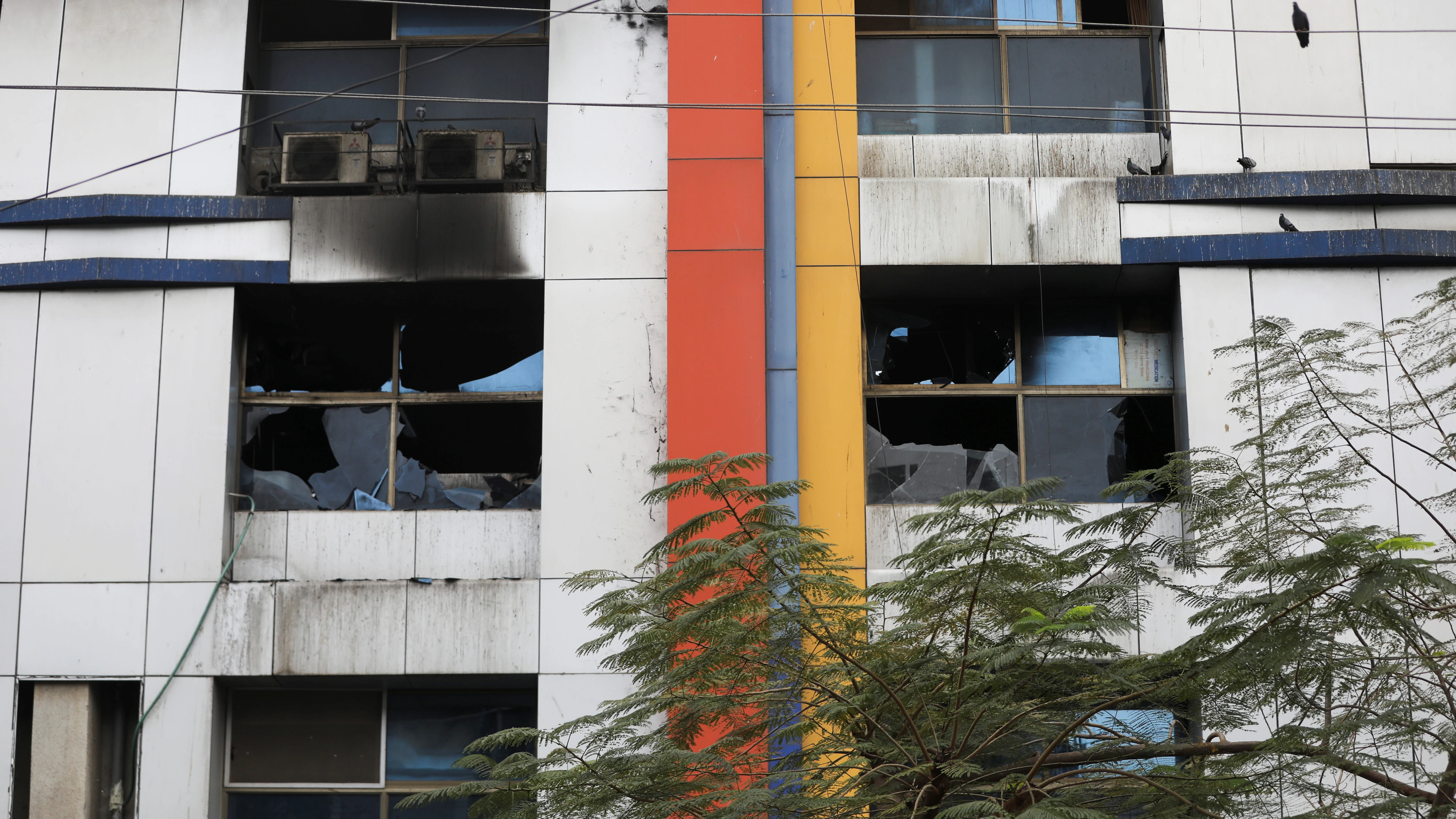 La fachada del hospital de Maharashtra (India) tras el incendio