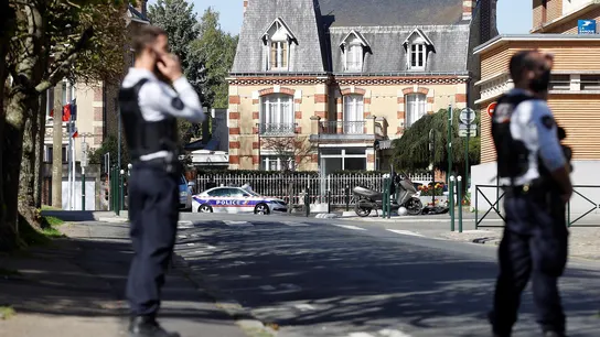 La Fiscalía Antiterrorista de Francia investiga el asesinato de una agente de Policía en una comisaría cerca de París La Fiscalía Antiterrorista de Francia investiga el asesinato de una agente de Policía en una comisaría cerca de París