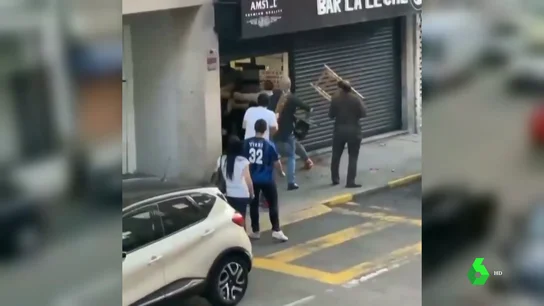 pelea a sillazos pelea a sillazos