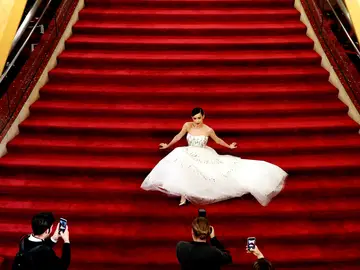 Sofia Carson, en la alfombra roja de los Oscar 2017.