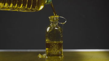 Imagen de aceite de oliva derramado