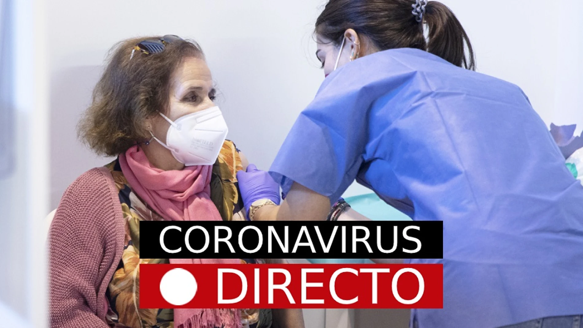 Imagen de una mujer recibiendo la vacuna contra el coronavirus