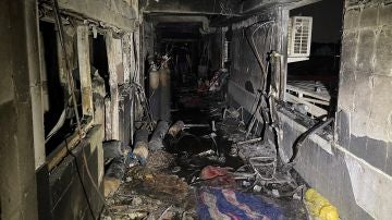 Imagen del interior del hospital de Bagdad donde han fallecido 60 personas tras una explosión