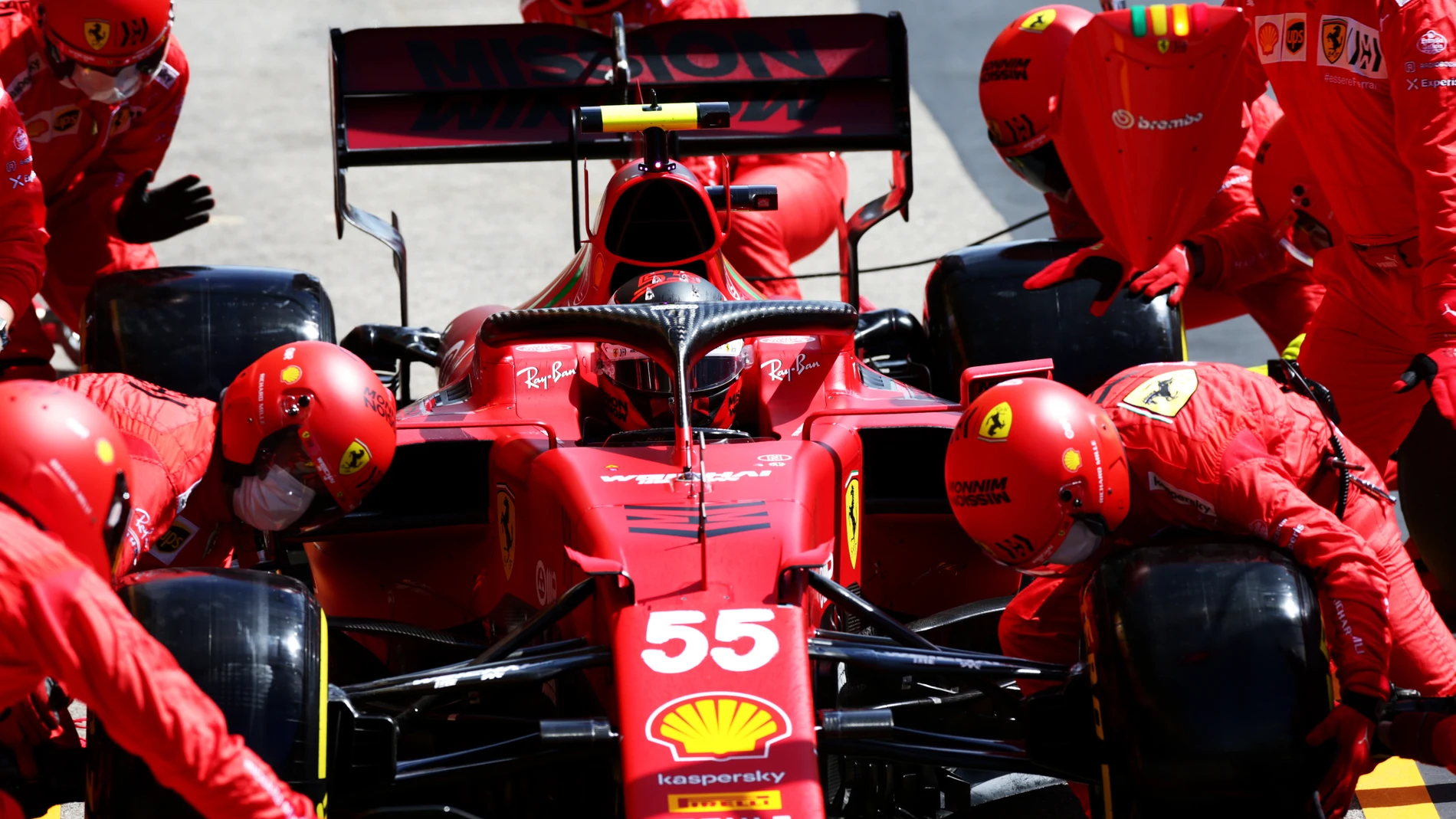 Carlos Sainz en el &#39;pit lane&#39; del Gran Premio de Portugal