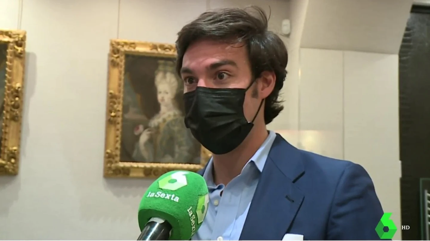 Hablan los rehenes del atraco en una joyería de Madrid: "Me lanzó una mochila y me dijo que se la llenara de joyas" Hablan los rehenes del atraco en una joyería de Madrid: "Me lanzó una mochila y me dijo que se la llenara de joyas"