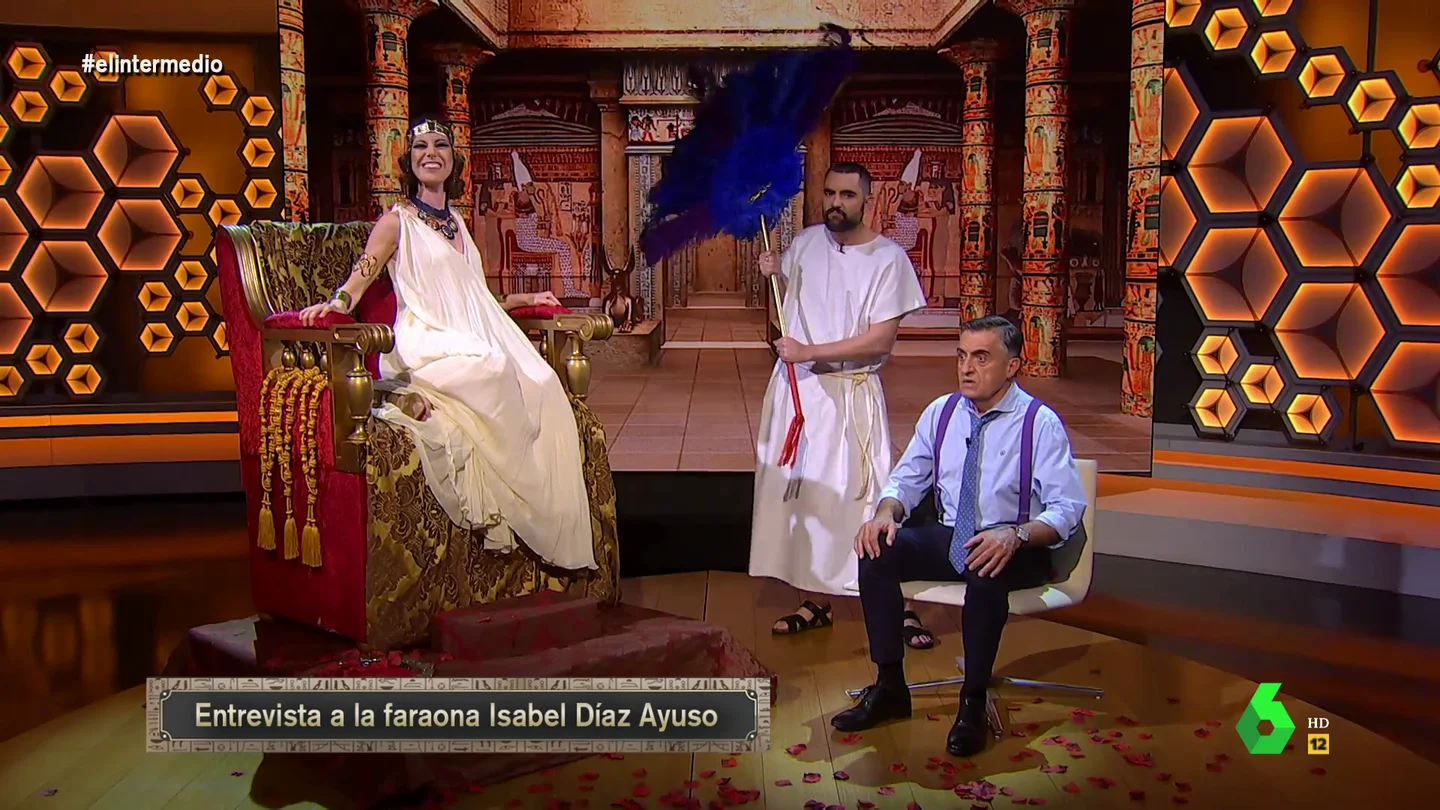 La irónica entrevista de Wyoming a la 'faraona Díaz Ayuso': "Para gobernar no hacen falta medidas, hacen falta cervezas" La irónica entrevista de Wyoming a la 'faraona Díaz Ayuso': "Para gobernar no hacen falta medidas, hacen falta cervezas"