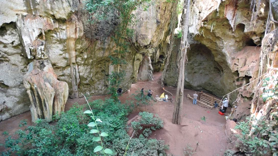 Excavación de trinchera en Panga ya Saidi, donde el enterramiento humano se encontró en el fondo de esta trinchera excavada EFE