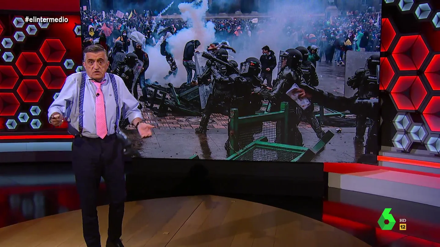 El Intermedio (06-05-21) La reflexión de Wyoming sobre la brutalidad estatal en Colombia: "Si esto hubiera ocurrido en Venezuela coparía las portadas" El Intermedio (06-05-21) La reflexión de Wyoming sobre la brutalidad estatal en Colombia: "Si esto hubiera ocurrido en Venezuela coparía las portadas"